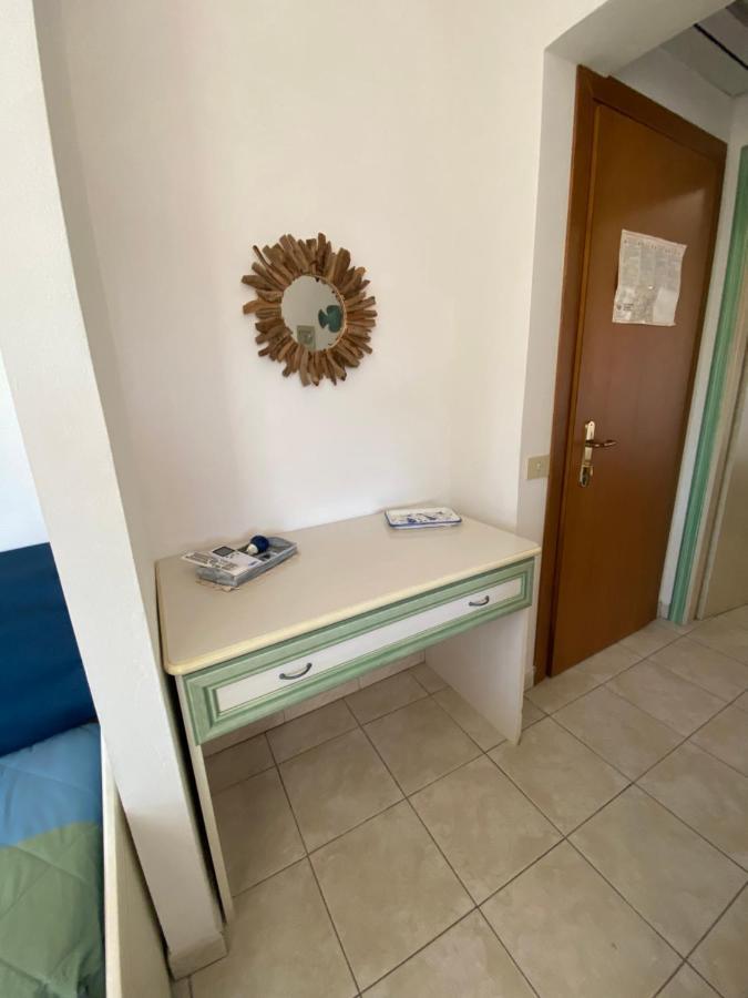 Hotel Due Torri Porto Azzurro Bagian luar foto