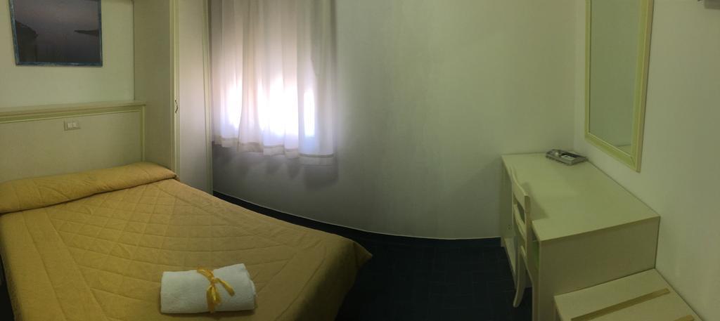 Hotel Due Torri Porto Azzurro Bagian luar foto