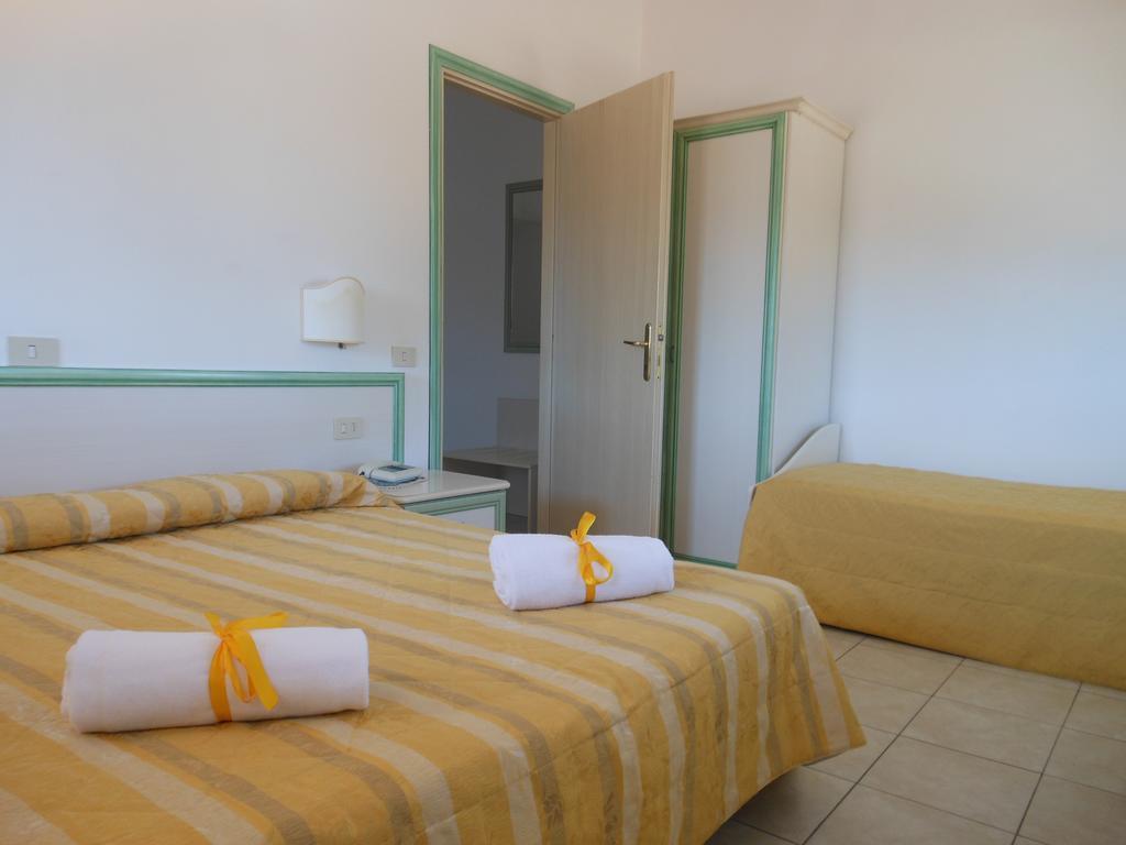 Hotel Due Torri Porto Azzurro Bagian luar foto
