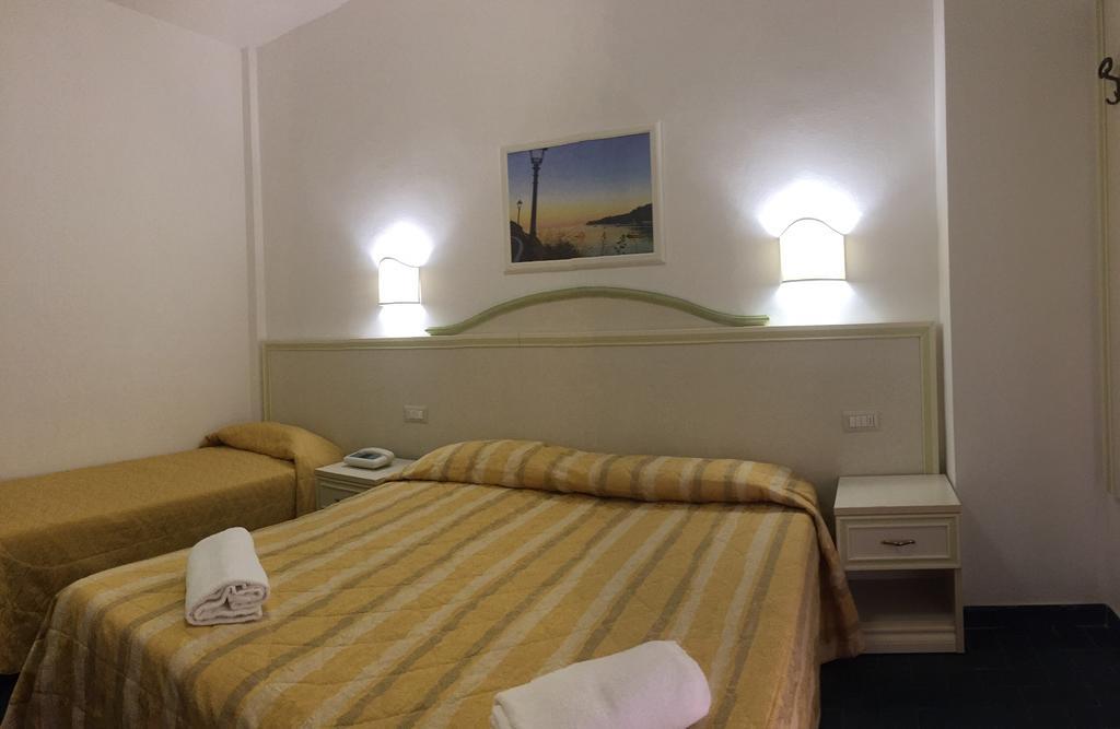 Hotel Due Torri Porto Azzurro Bagian luar foto