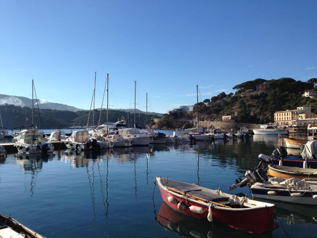 Hotel Due Torri Porto Azzurro Bagian luar foto