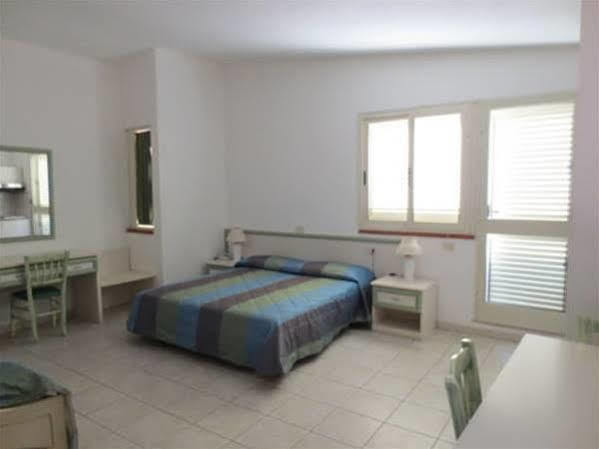 Hotel Due Torri Porto Azzurro Bagian luar foto