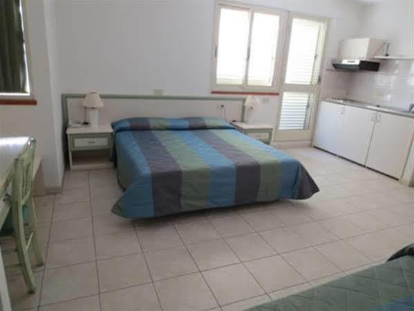 Hotel Due Torri Porto Azzurro Bagian luar foto