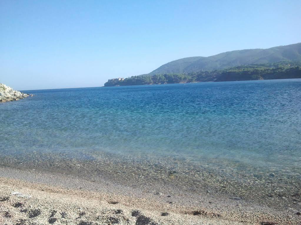 Hotel Due Torri Porto Azzurro Bagian luar foto