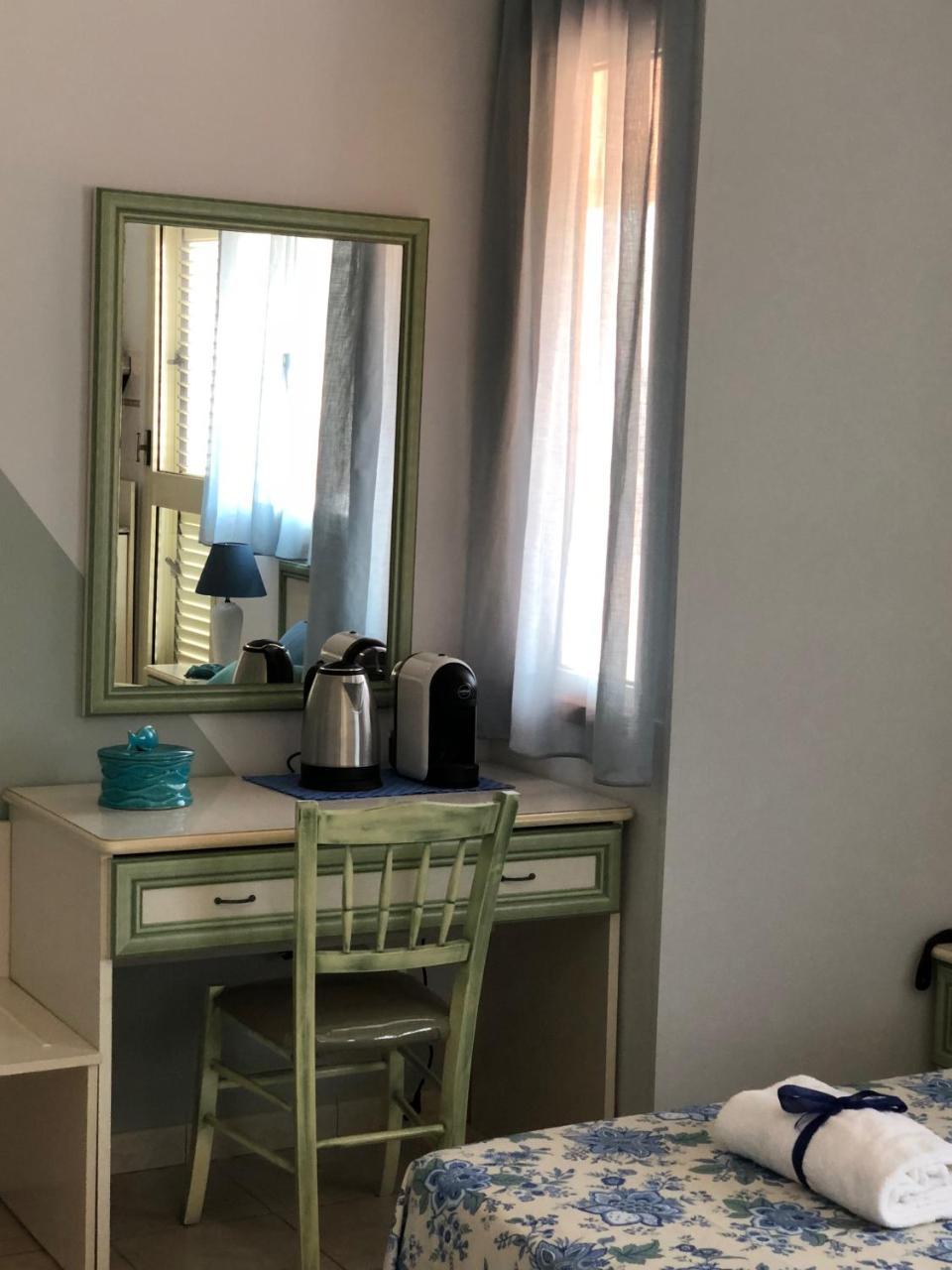 Hotel Due Torri Porto Azzurro Bagian luar foto