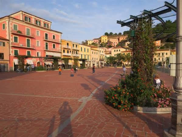 Hotel Due Torri Porto Azzurro Bagian luar foto