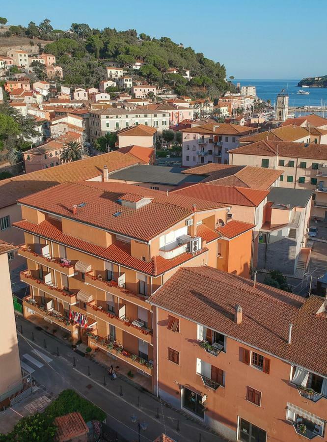 Hotel Due Torri Porto Azzurro Bagian luar foto
